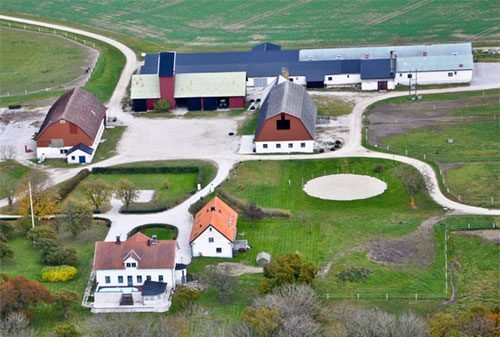 A picture of Tjauls Gård in Gotland